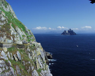 La isla de Little Skellig vista desde Skellig Michael. Wikimedia Commons